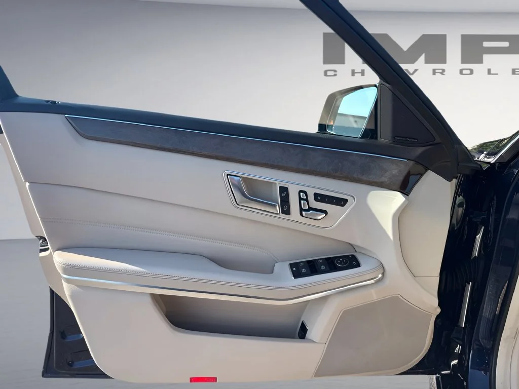 Used 2014  Mercedes-Benz E 350 Luxury image 25