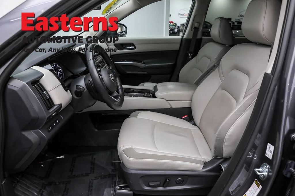 Used 2023 Gray Nissan SL image 13
