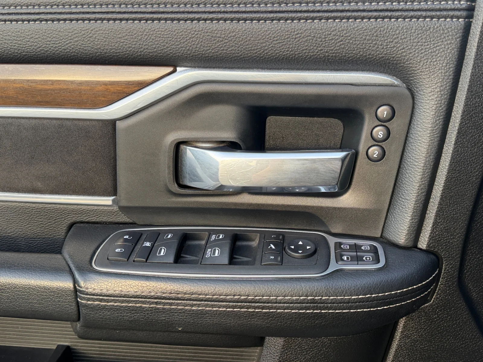 Used 2023 Granite Crystal Metallic Clearcoat Ram Laramie image 11
