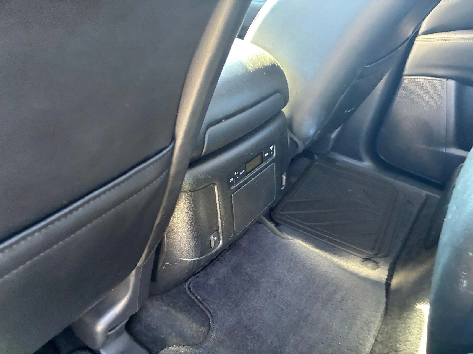 Used 2020 Super Black Nissan SL image 27