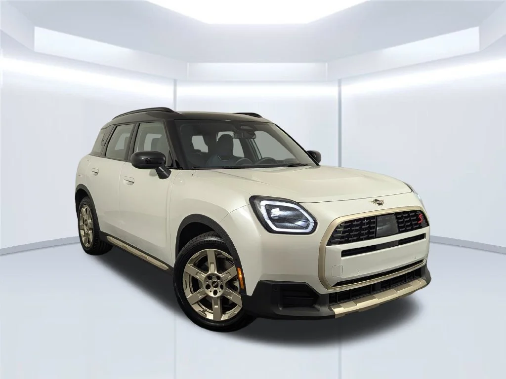 Certified Used 2025 White MINI Signature Plus image 53