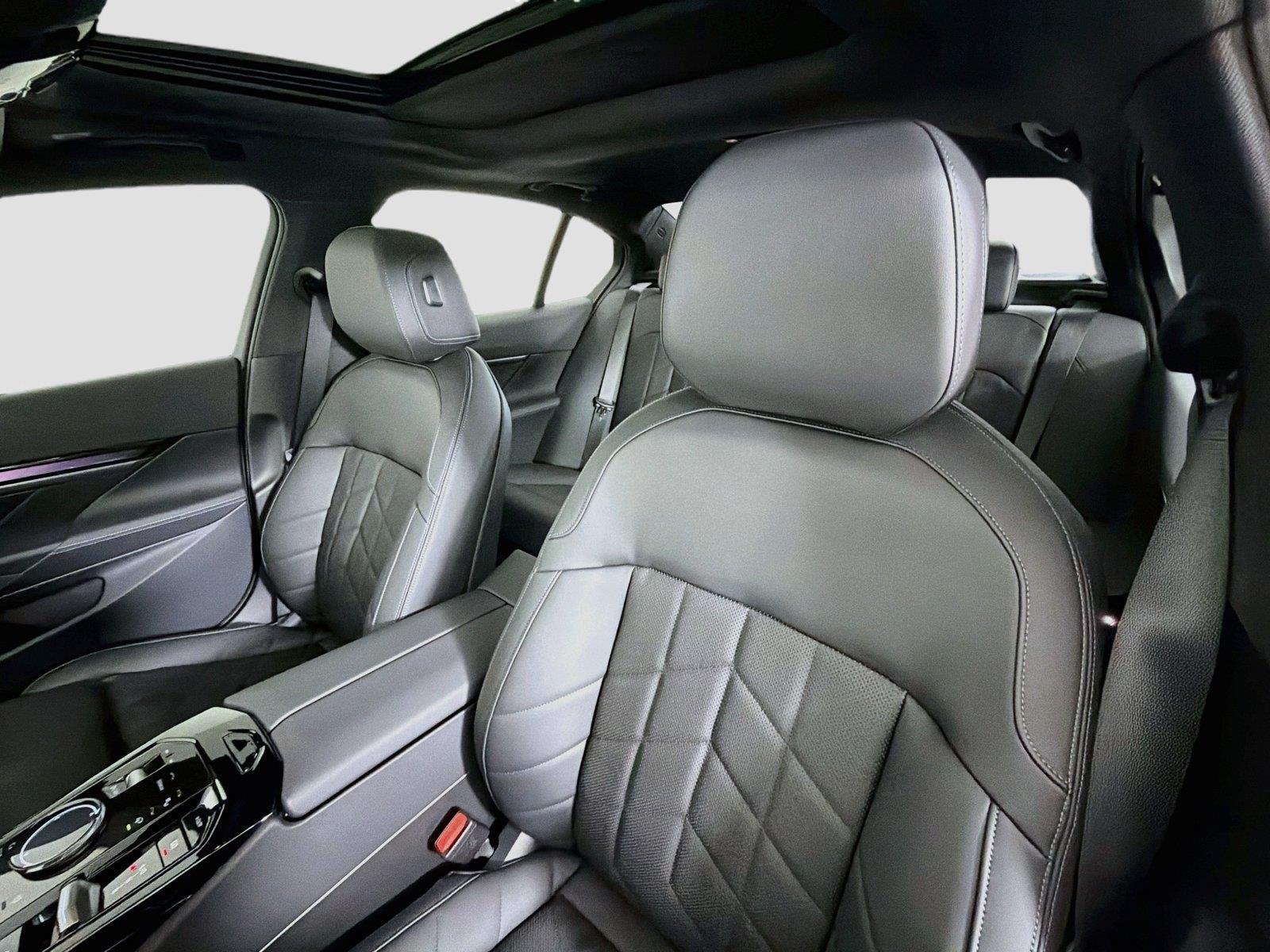 New 2027 Dark Graphite Metallic BMW 540i xDrive image 21
