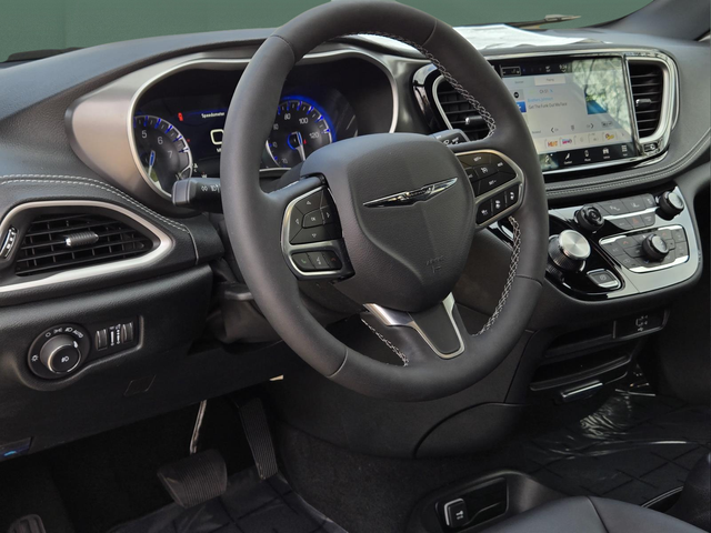 2026 Chrysler Pacifica Select - Photo 19