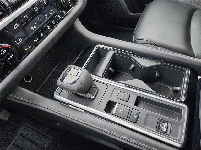 Used 2025 Green Nissan SL Front-Wheel Drive image 20