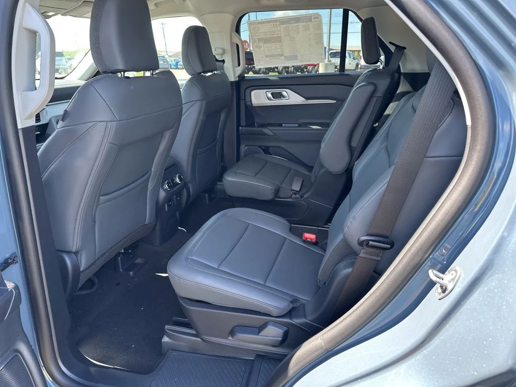 Used 2026 Vapor Blue Metallic Ford Active image 10