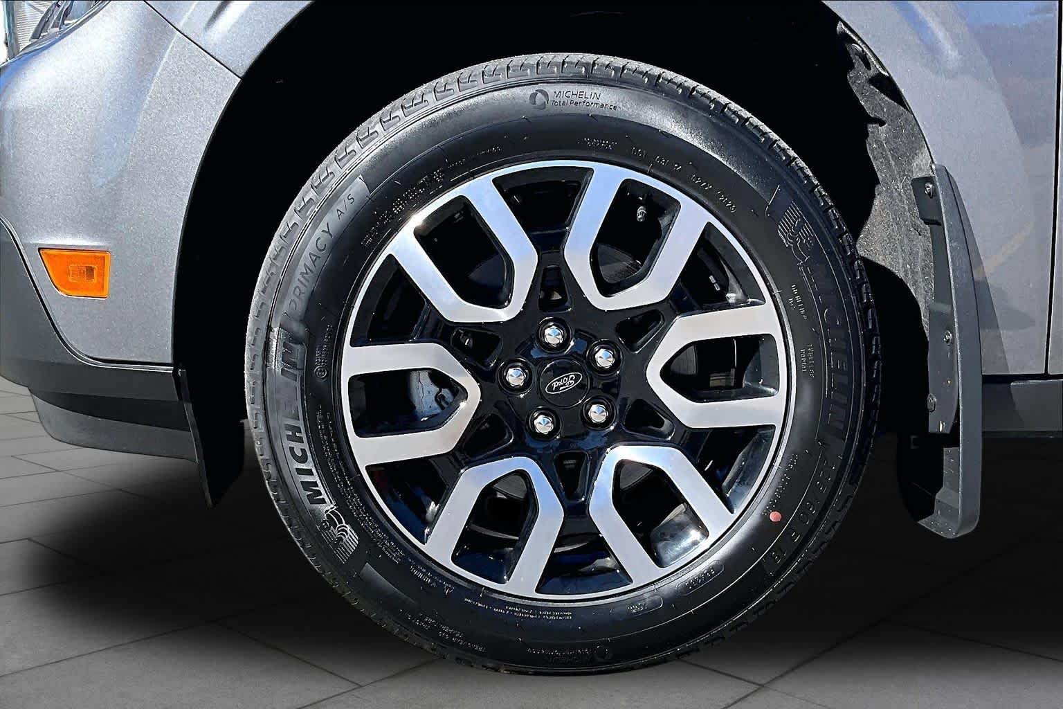 Used 2023 Carbonized Gray Metallic Ford Lariat image 11