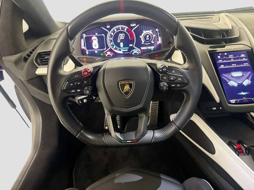 Used 2024  Lamborghini  image 23