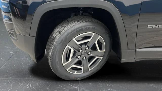 New 2026 Diamond Black Crystal Pearlcoat Jeep Laredo image 33