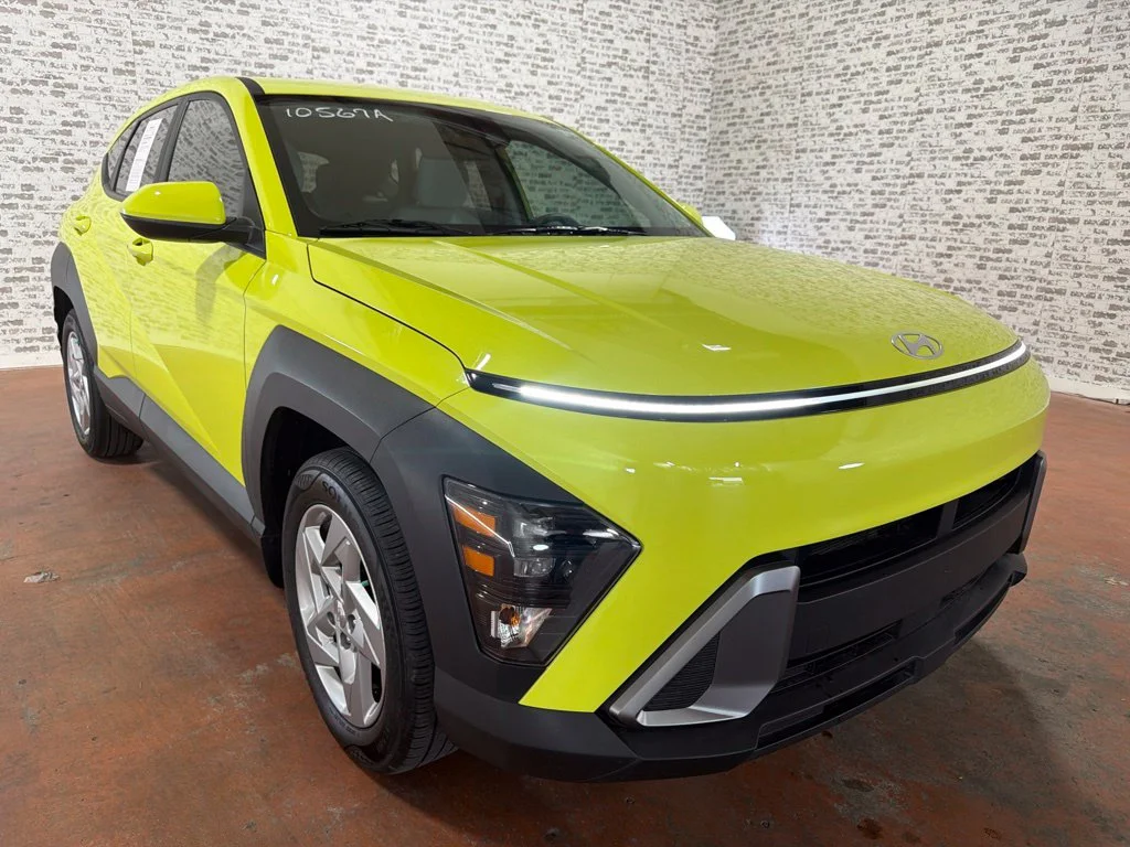 Used 2025 Neoteric Yellow Hyundai SE image 9