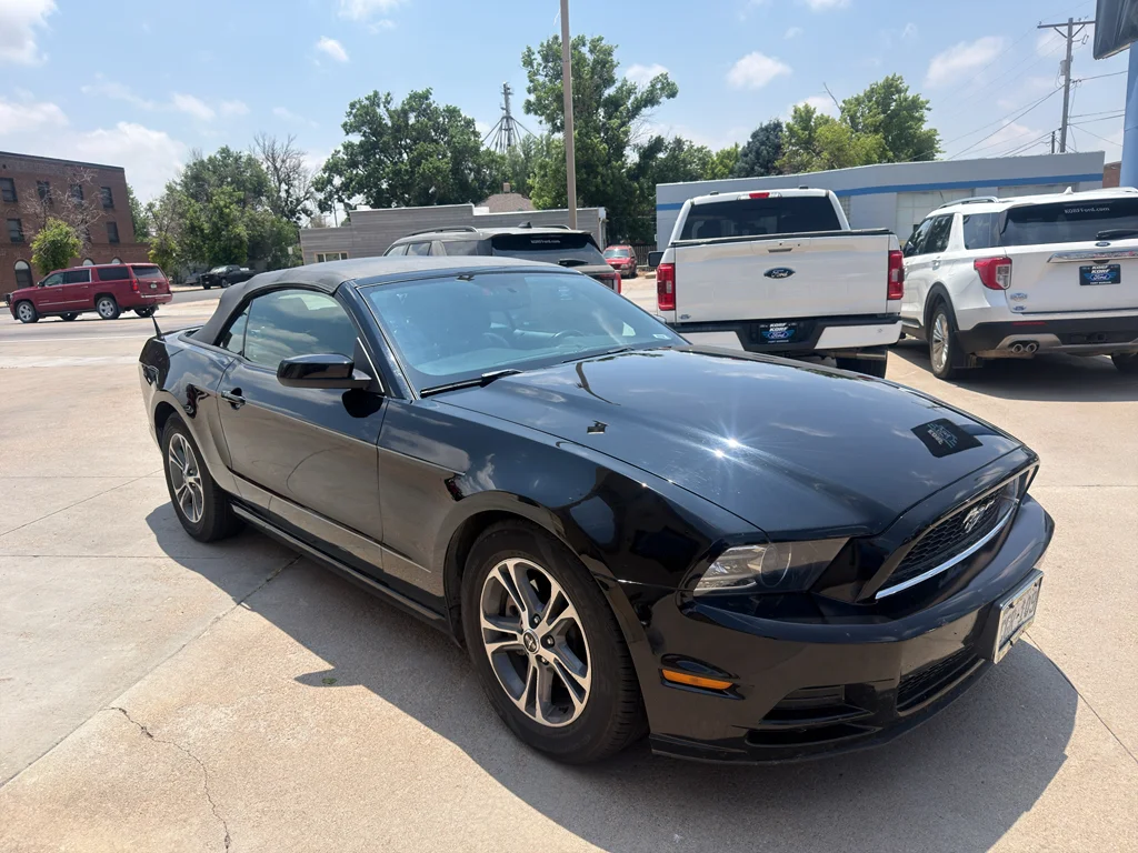Used 2014 Black Ford Base image 4