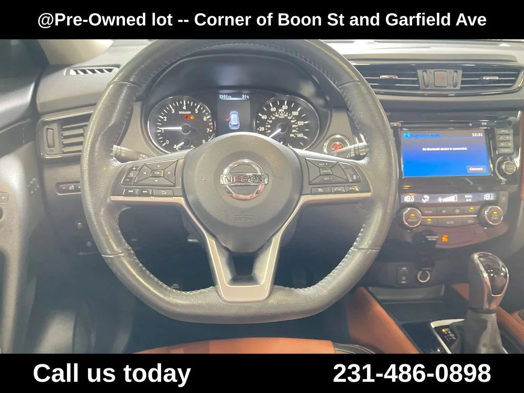 Used 2017  Nissan SL image 16