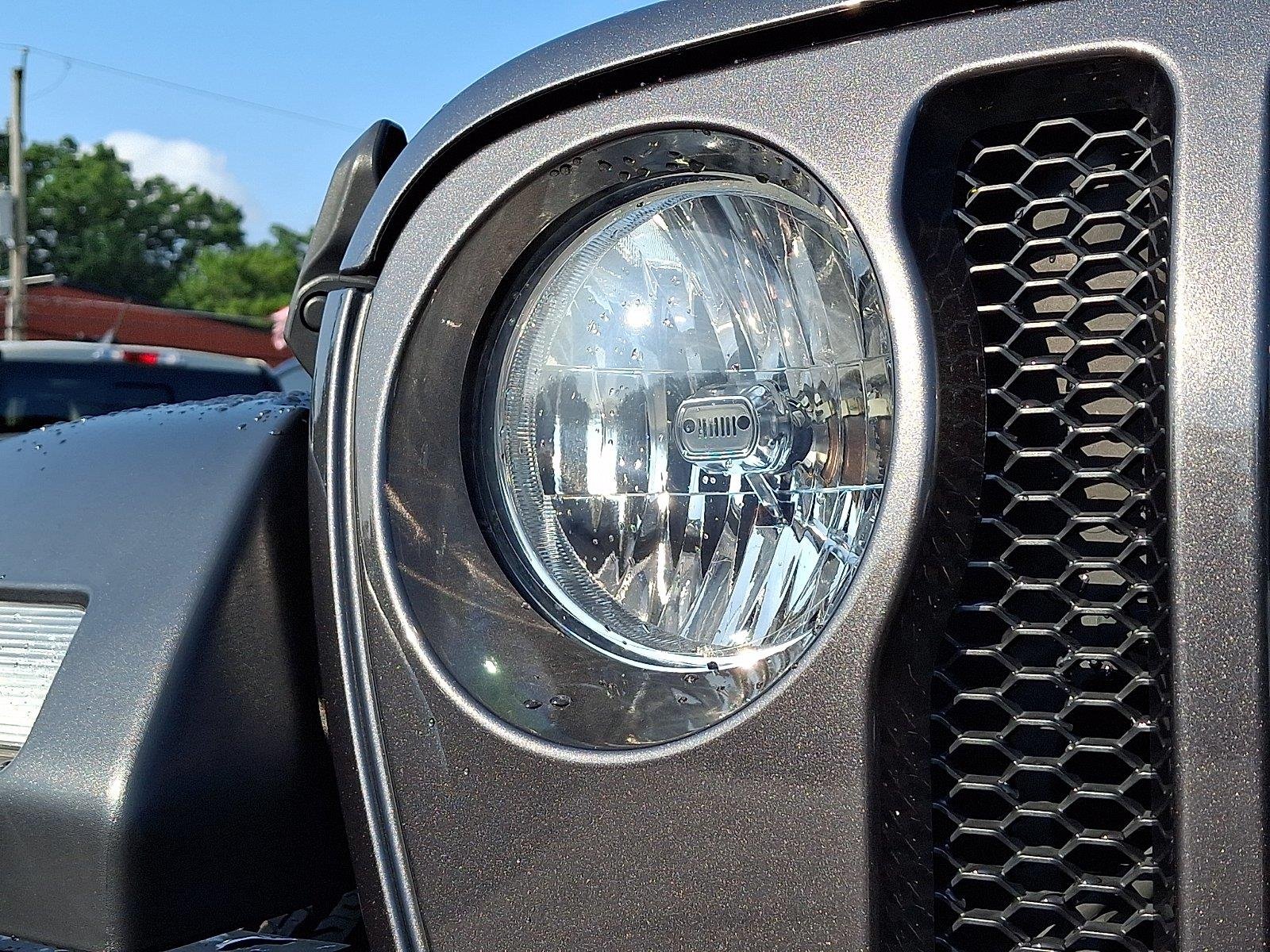 Used 2022 Granite Crystal Metallic Clearcoat Jeep Unlimited Sport image 9