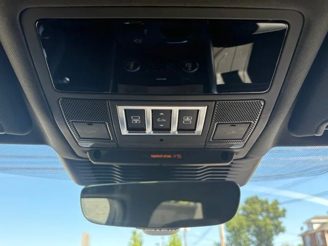 New 2026 Santorini Black Land Rover Dynamic SE image 34