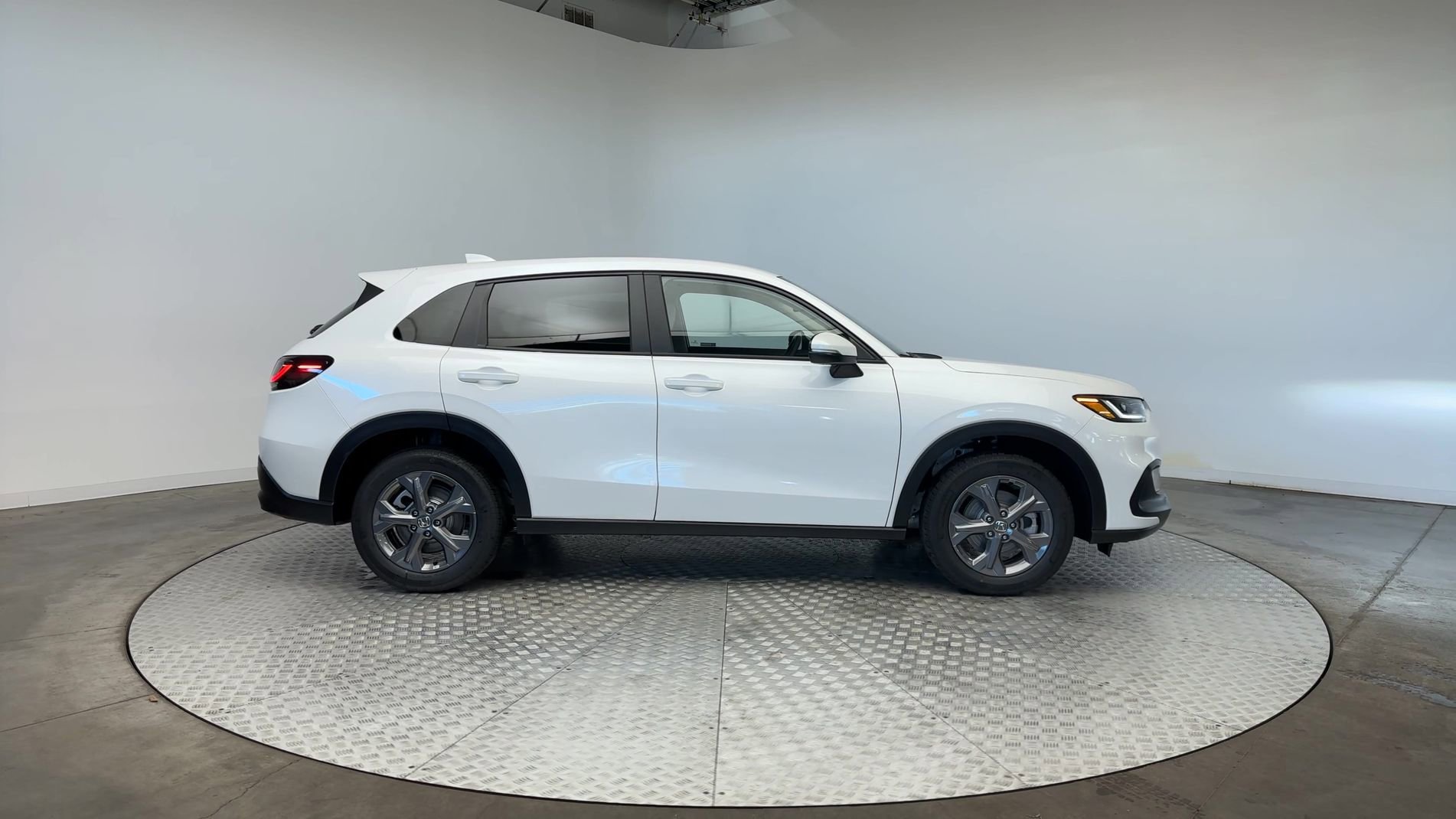 New 2026 Platinum White Pearl Honda LX image 9