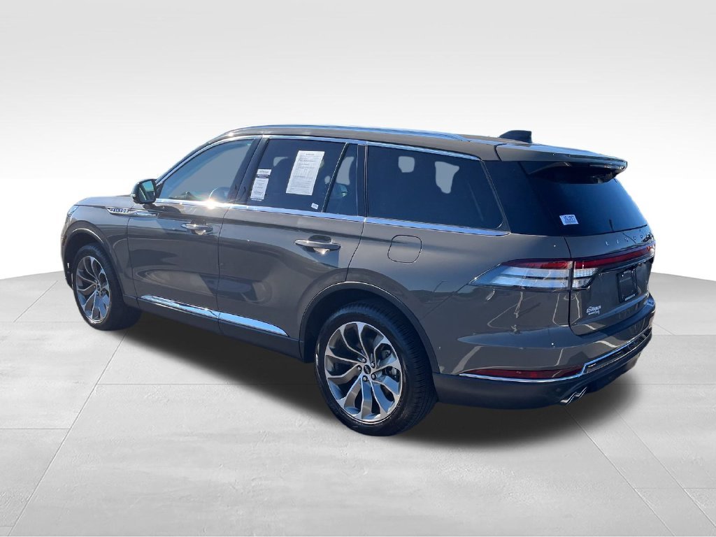 Used 2025 Gray Lincoln Reserve image 3