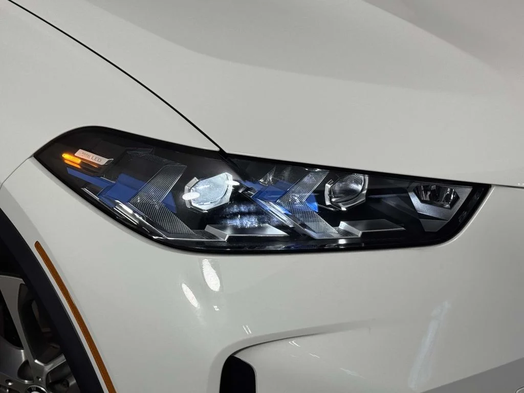 Used 2026 White BMW xDrive40i image 15