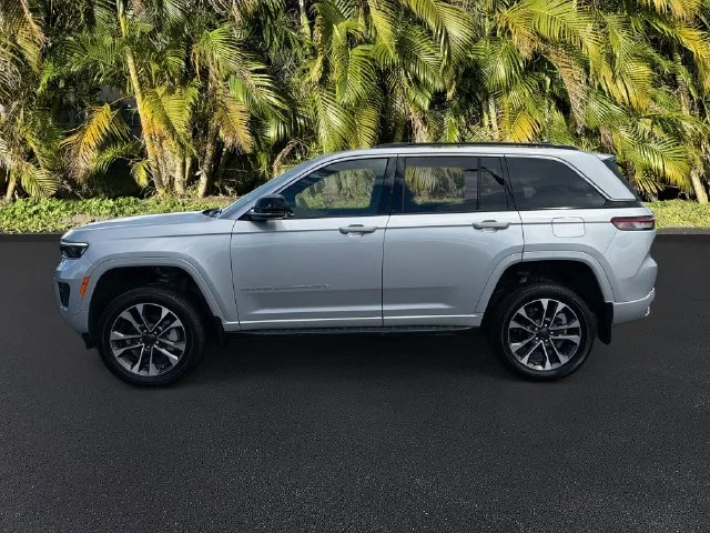 Used 2024 Silver Jeep Overland image 9