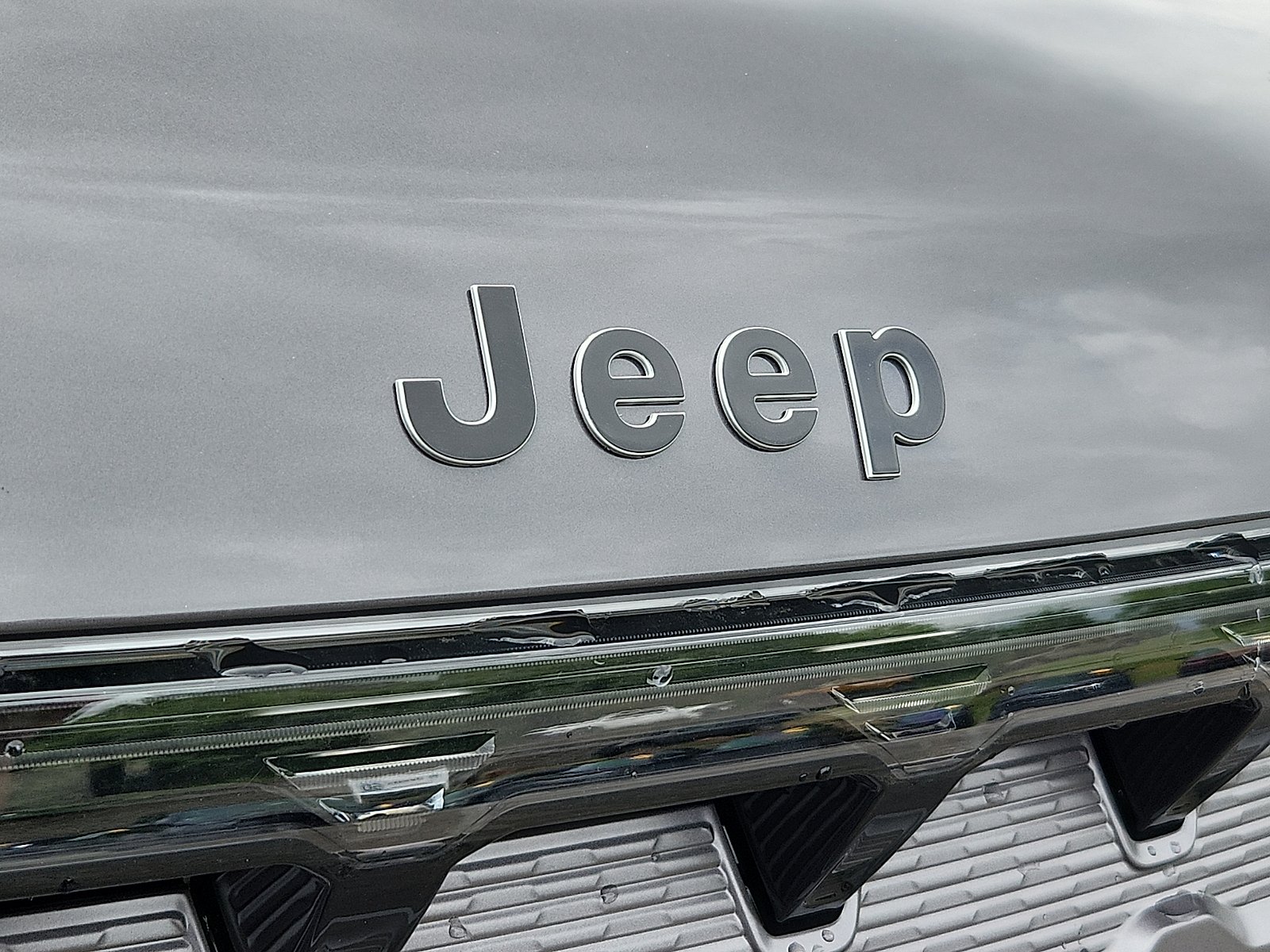 New 2026 Baltic-Gray Metallic Clear-Coat Exterior Paint Jeep Limited Altitude 4x4 image 17