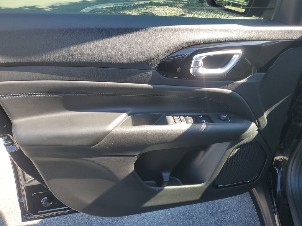 Used 2026 Black Jeep Latitude image 10