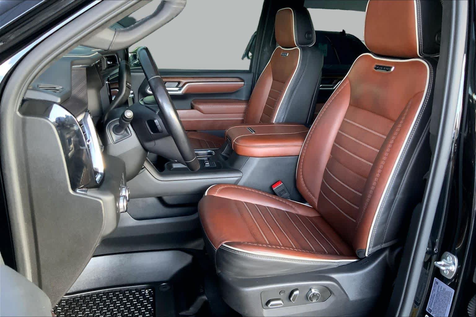 Used 2025 Onyx Black GMC Denali Ultimate image 8