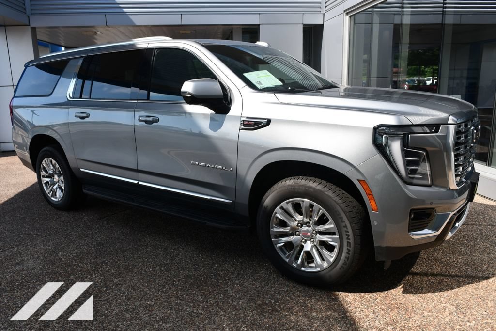 Used 2025 Sterling Metallic GMC Denali image 10