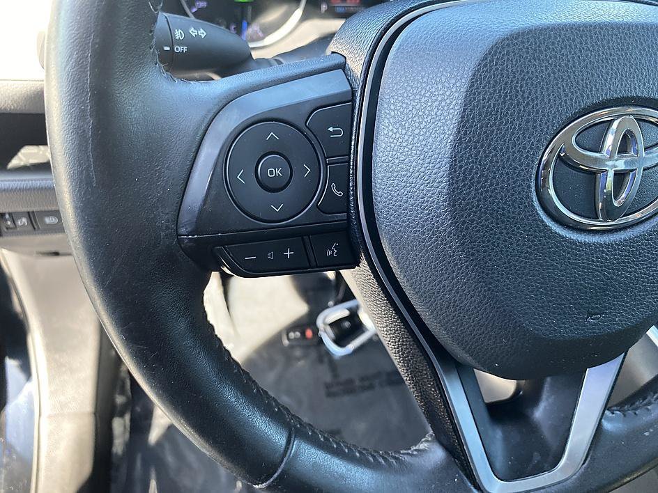 Used 2020 Midnight Black Metallic Toyota Hybrid XLE image 13