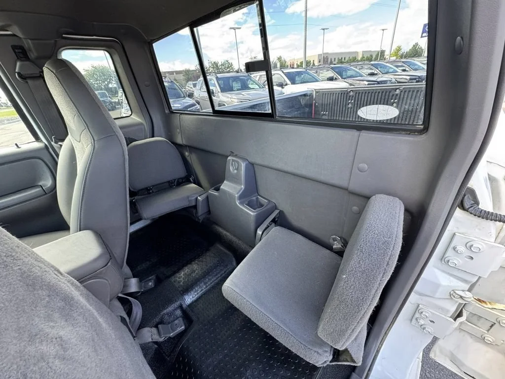 Used 2001 White Ford  image 31