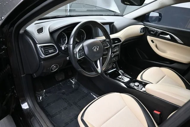 Used 2019 Black INFINITI LUXE image 22