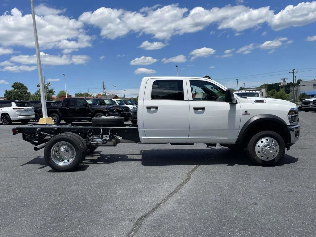 New 2026 Bright White Clearcoat RAM Tradesman image 9