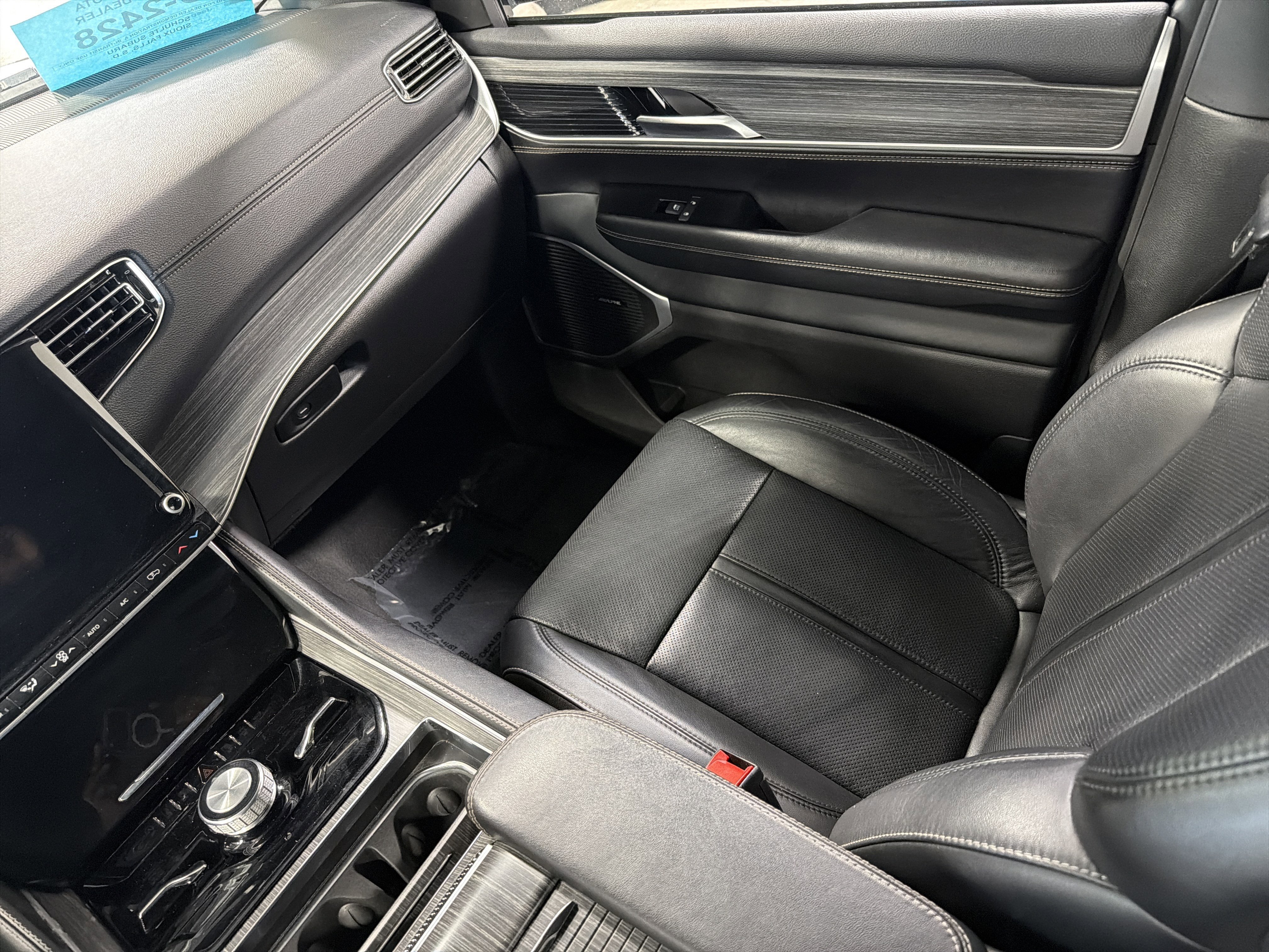 2024 Jeep Wagoneer Series III - Photo 11