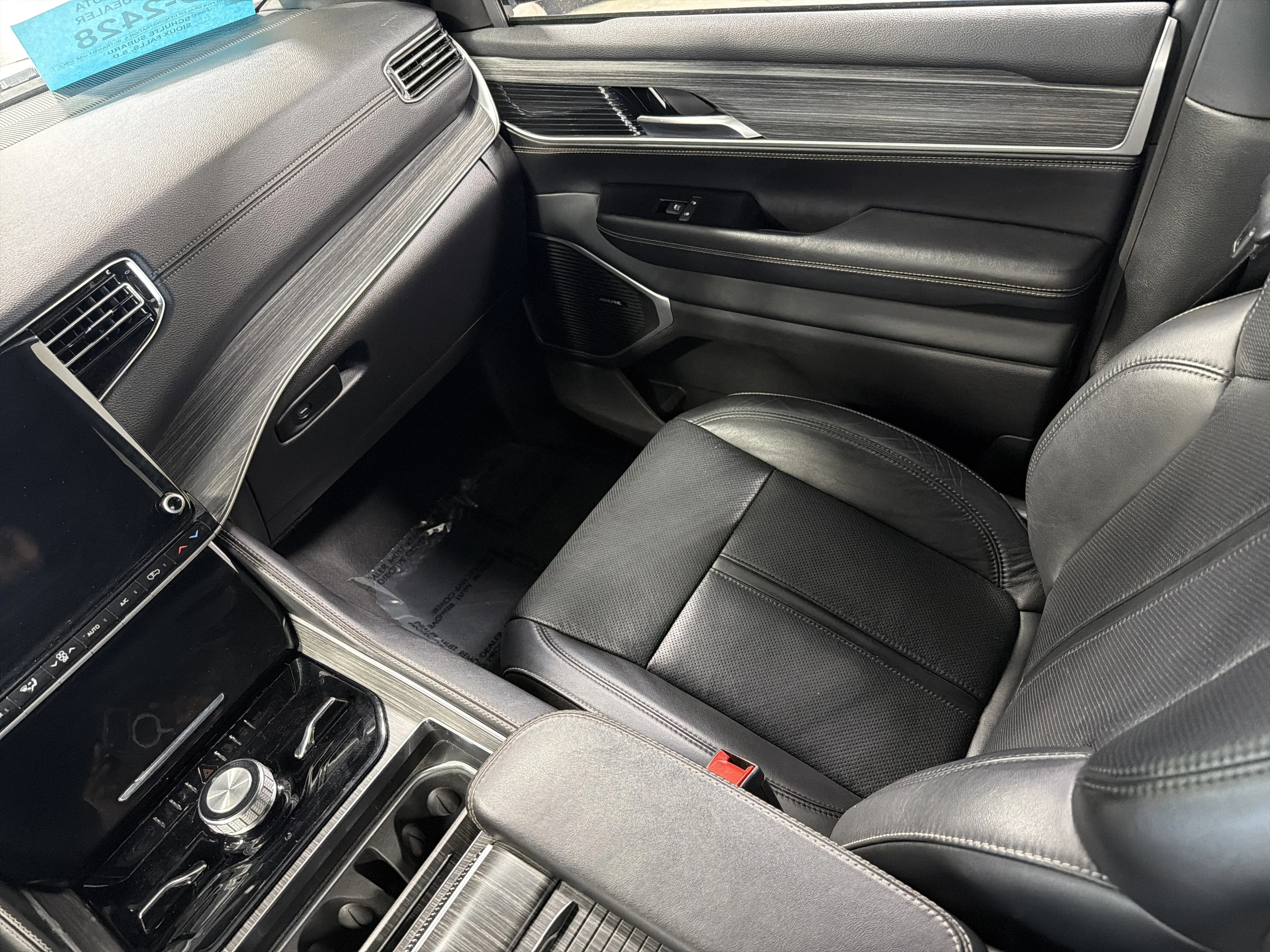 2024 Jeep Wagoneer Series III - Photo 11