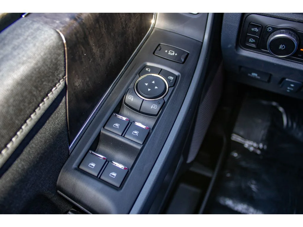 New 2026 OXFORD WHITE Ford LARIAT image 40