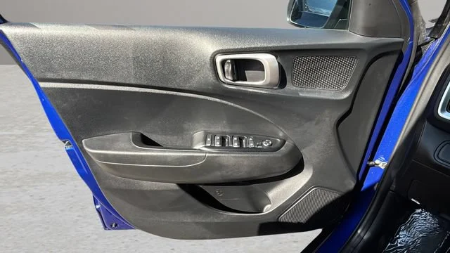 Used 2025  Hyundai SEL image 17