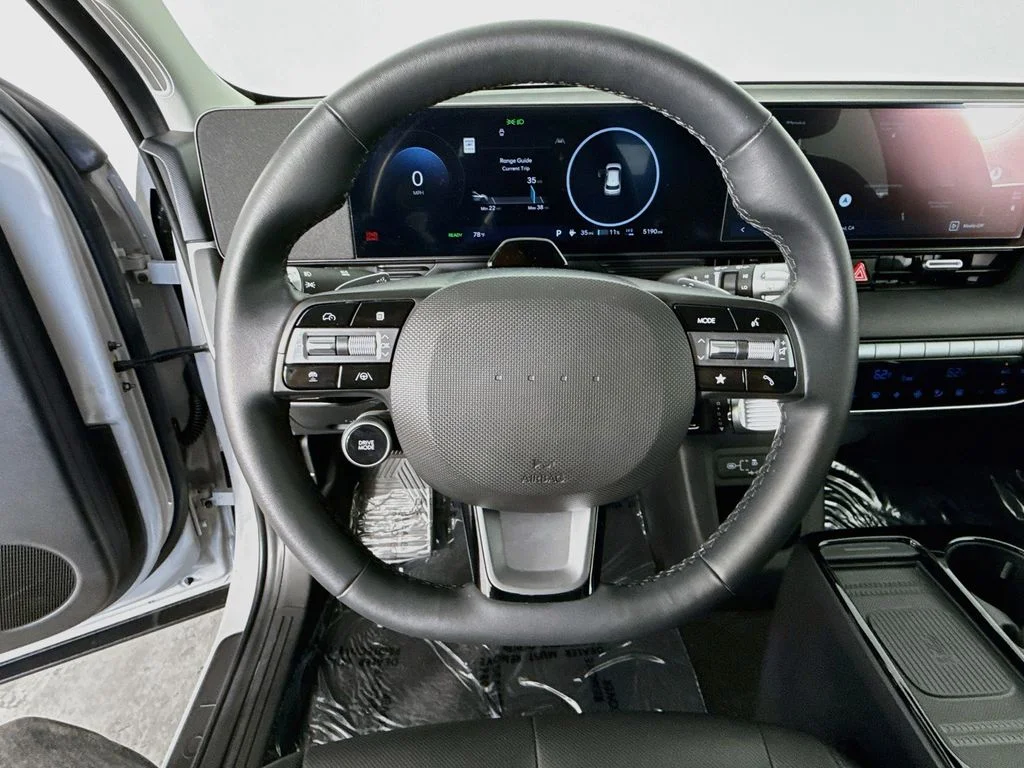 Used 2025 Gray Hyundai SEL image 11