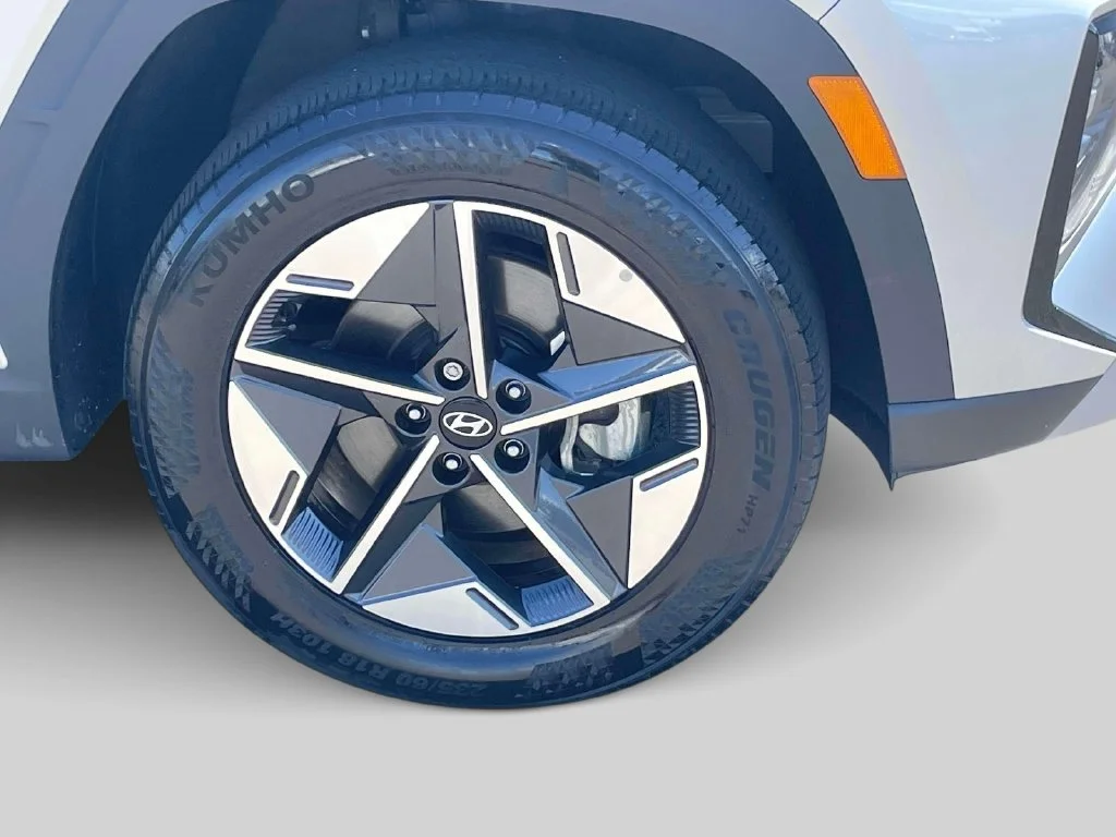 Certified Used 2025 Silver Hyundai SEL image 9