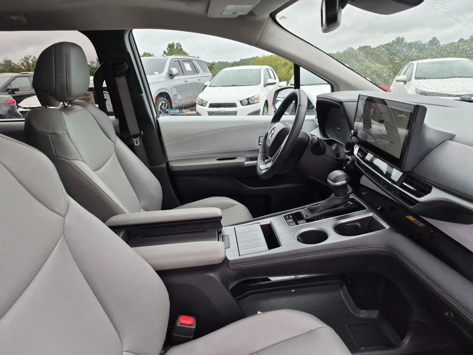 Used 2025 Wind Chill Pearl Toyota XLE image 38
