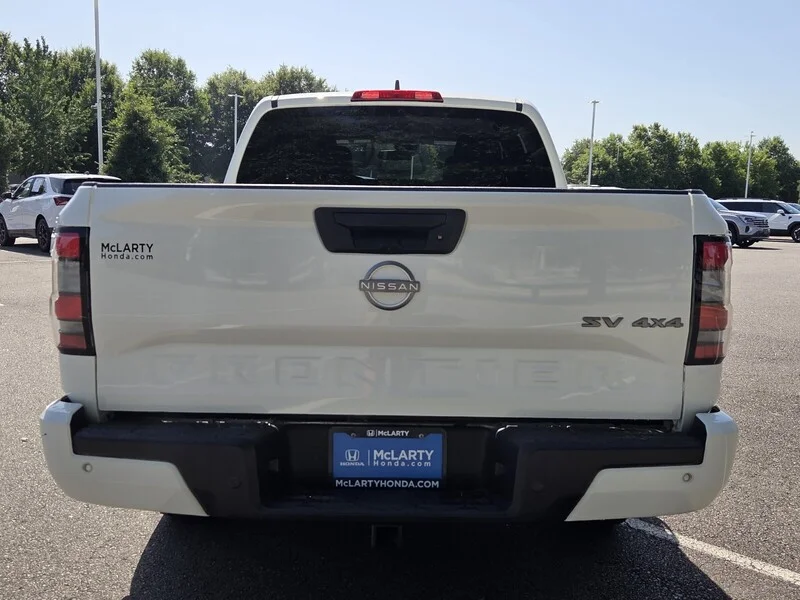 Used 2023 Glacier White NISSAN SV image 4