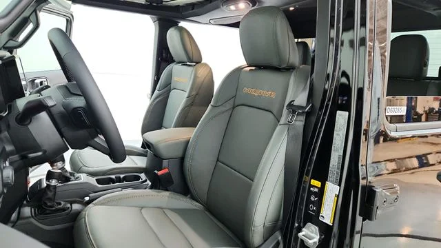 New 2026 Black Clear-Coat Exterior Paint Jeep Mojave X image 17