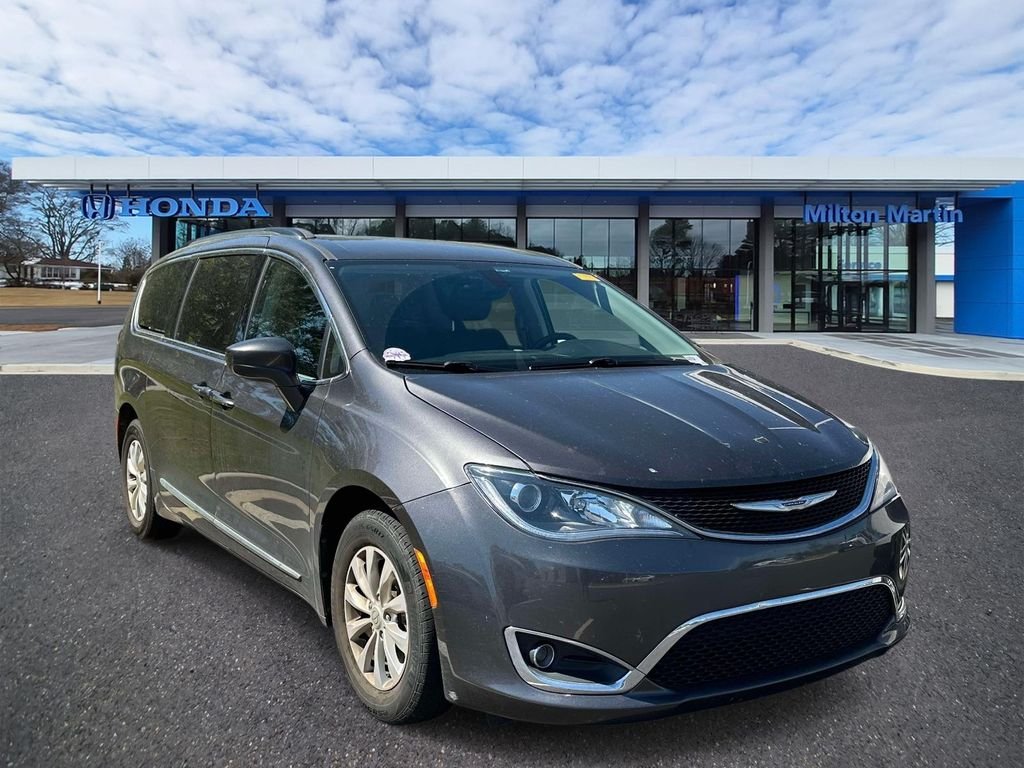 2017 Chrysler Pacifica Touring-L
