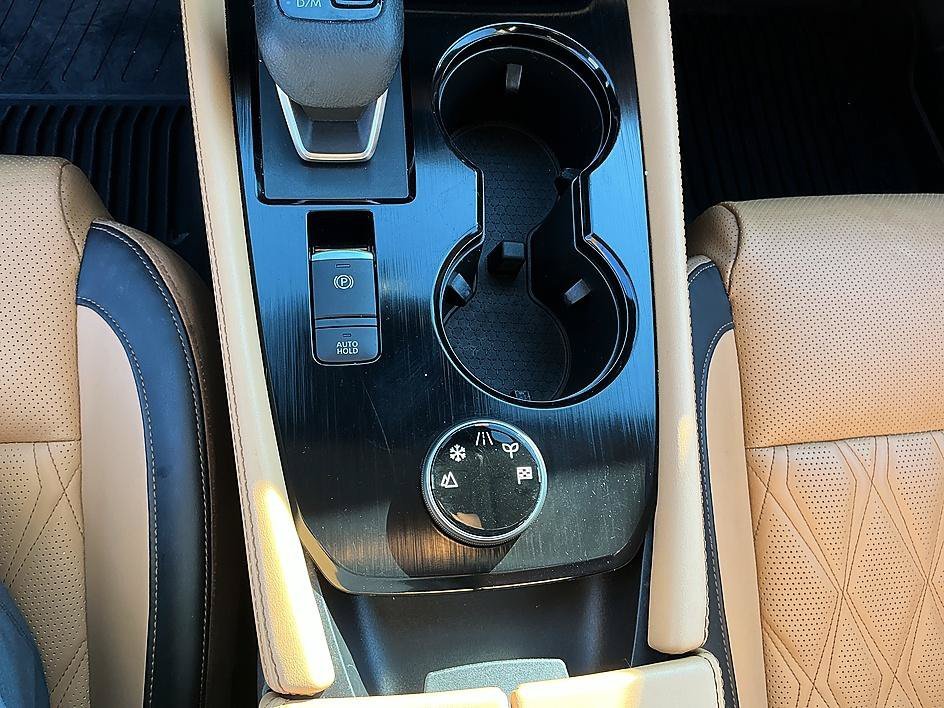 Used 2023 Super Black Nissan Platinum image 21