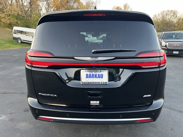 2026 Chrysler Pacifica Pinnacle photo 4