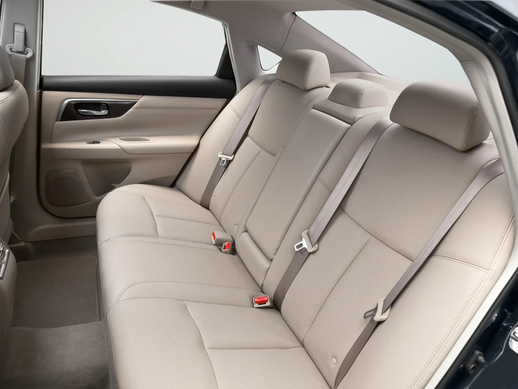 Used 2013 Blue Nissan 2.5 S image 17