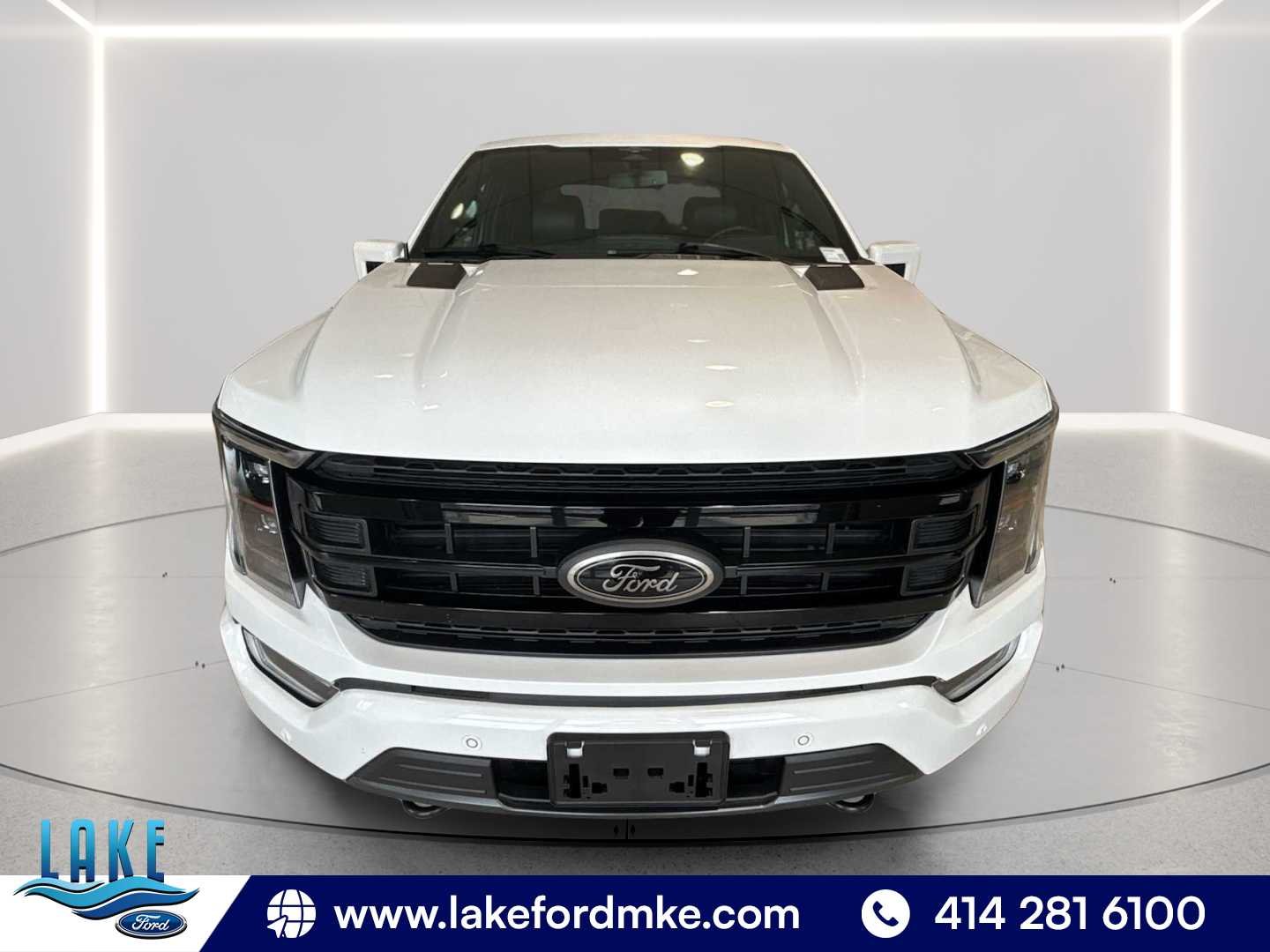 Used 2023 Star White Metallic Tri-Coat Ford LARIAT image 2