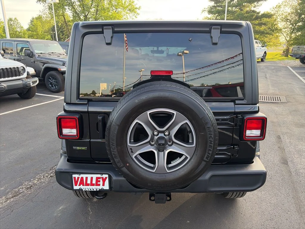 Certified Used 2022 Black Jeep Unlimited Sport S image 5