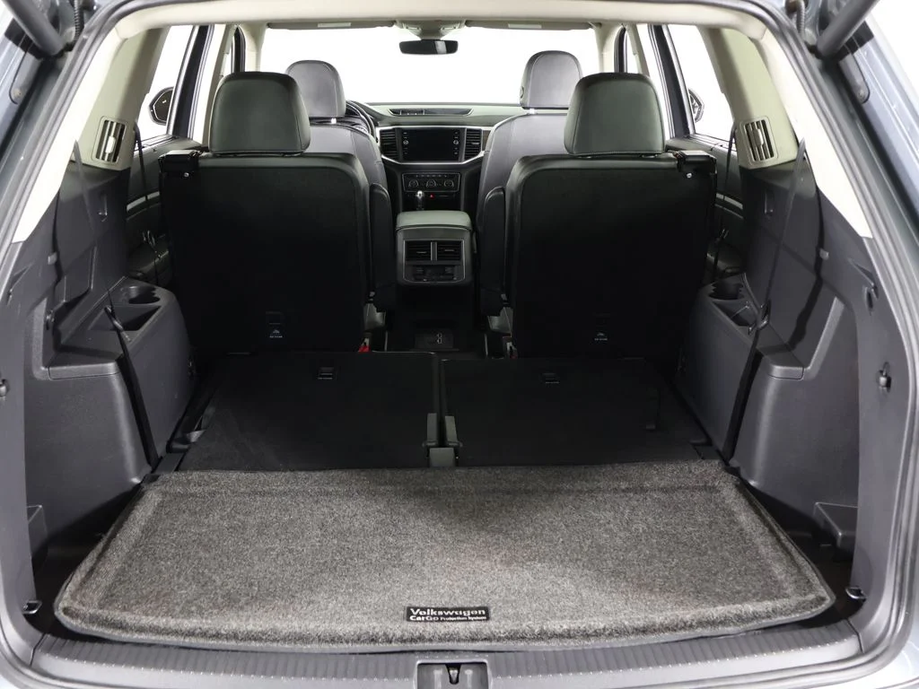Used 2018 Platinum Gray Metallic Volkswagen 3.6L V6 SE image 20