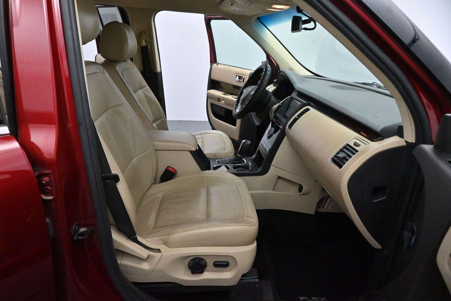 Used 2014 Ruby Red Metallic Tinted Clearcoat Ford Limited image 31