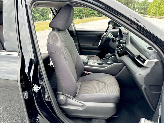 Used 2021 Black Toyota L image 25
