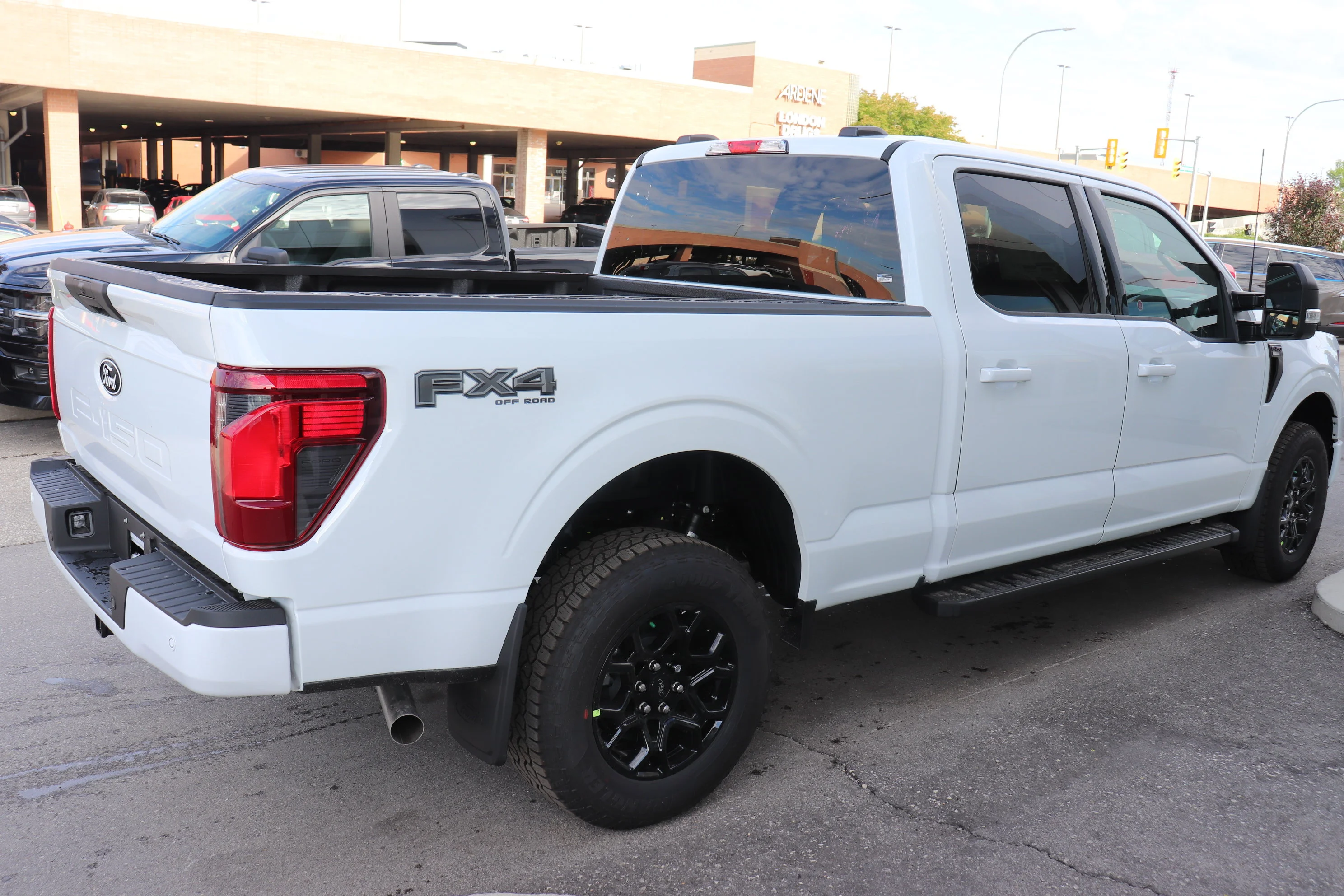 New 2026 OXFORD WHITE Ford XLT image 5