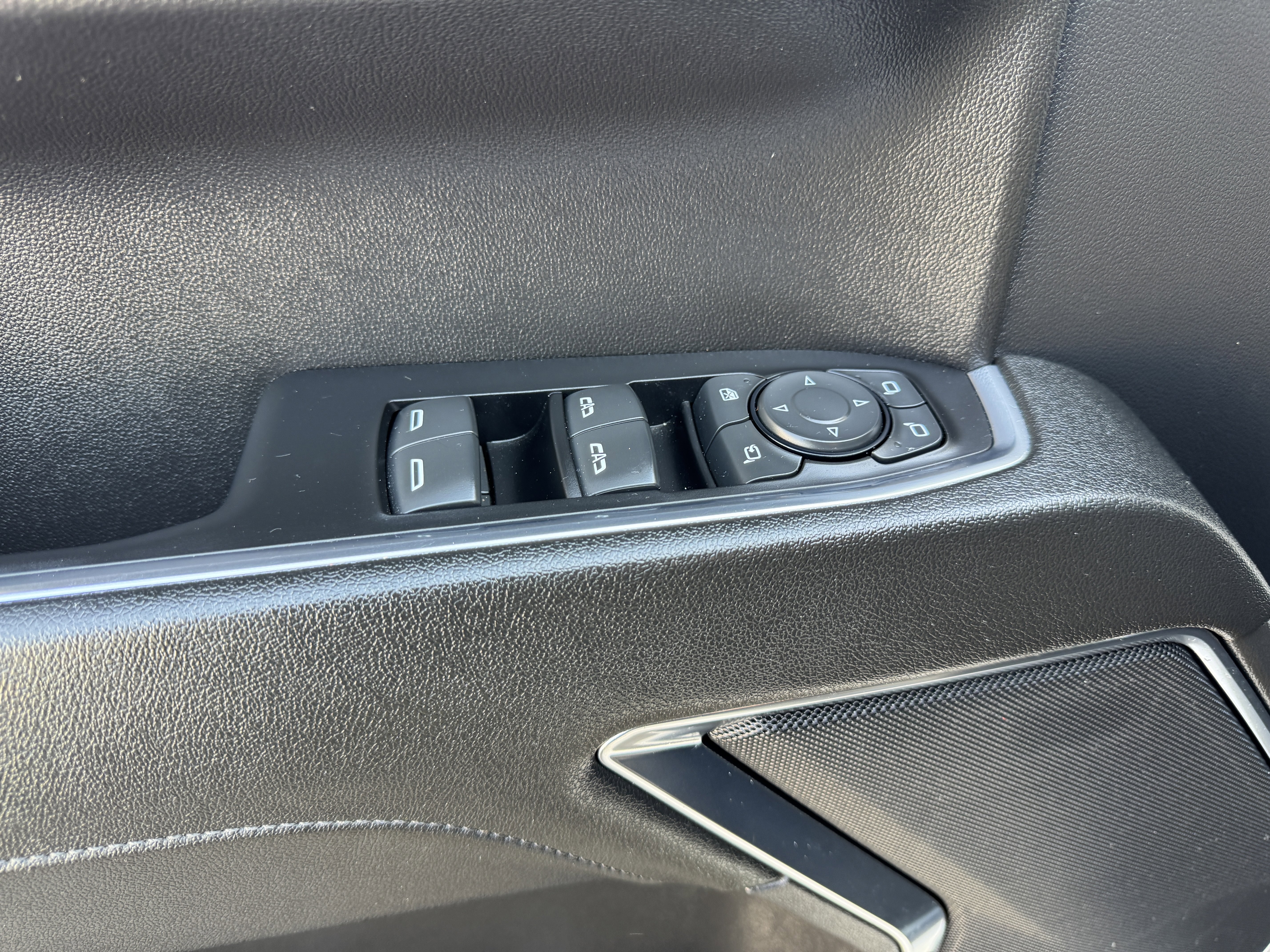 2024 GMC Sierra 1500 SLT - Photo 10