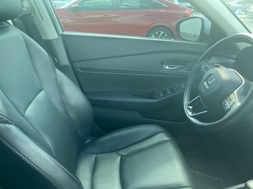 Certified Used 2023 Lunar Silver Metallic Honda EX-L image 4